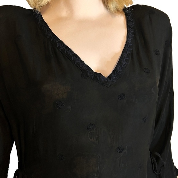 JOHNNY WAS Tunic Black Laser Cut Eyelet Lace Embroidery ΒΎ sleeve V-neck Sz S-M - Picture 11 of 16